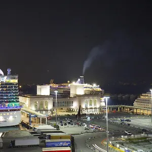 Pensión Six, Nápoles